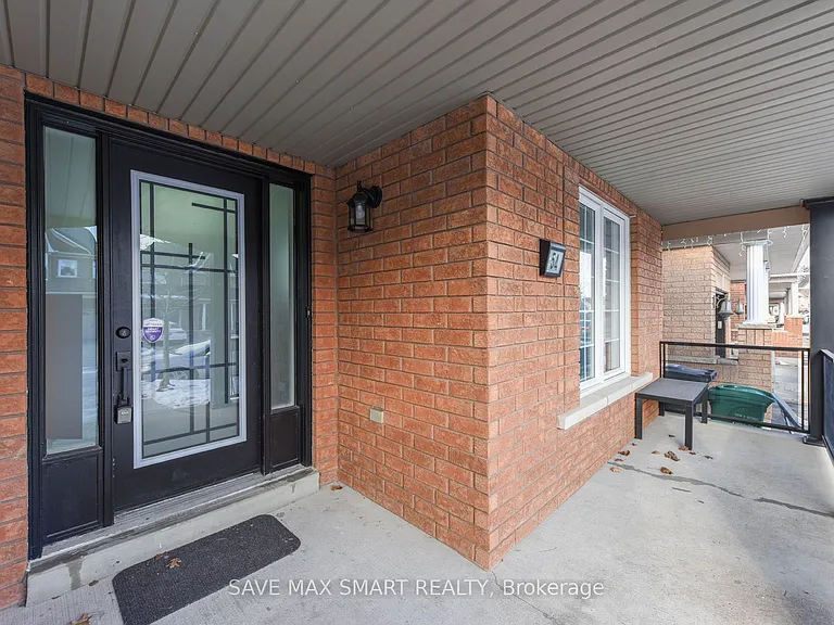 54 Beresford Cres — Photo 1