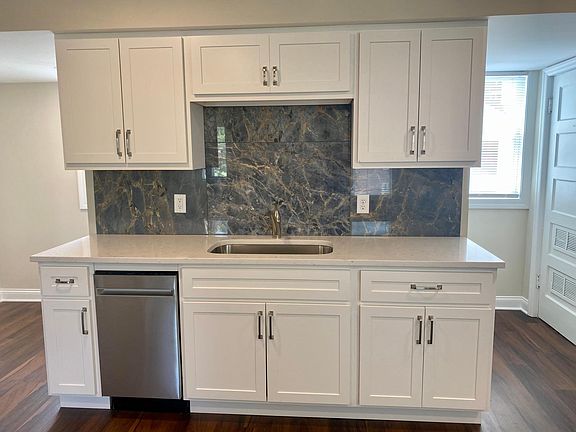 2nd image of 2503 Bredell Ave #2B