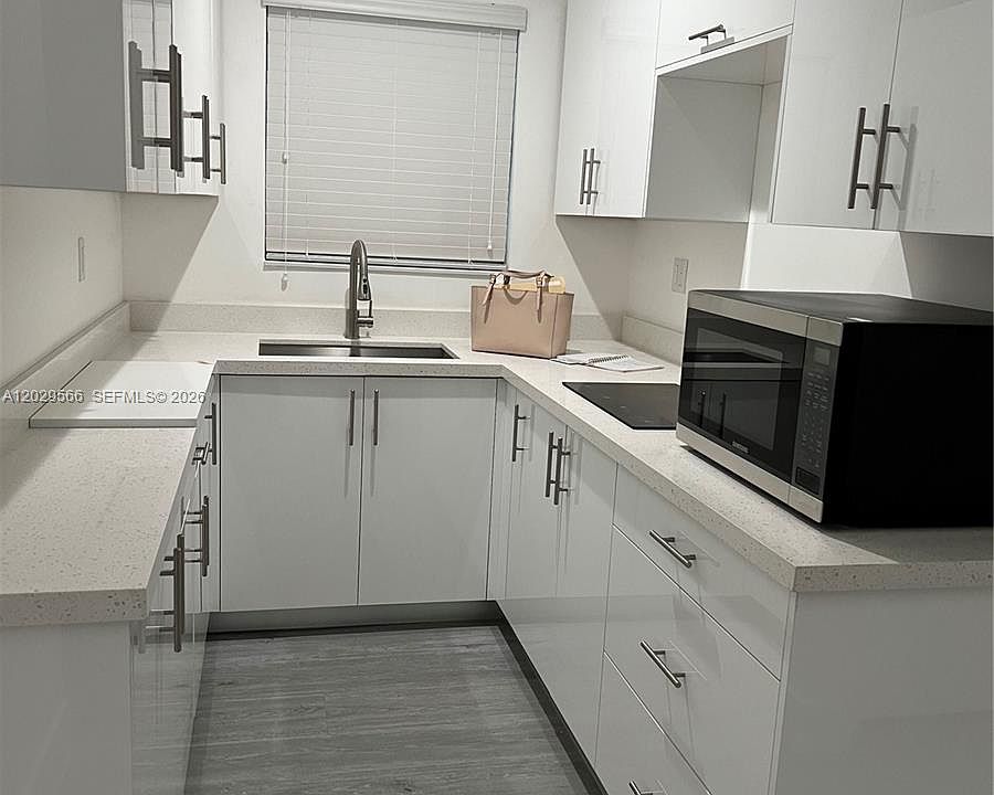 2nd image of 502 & 510 SW 27th Ave