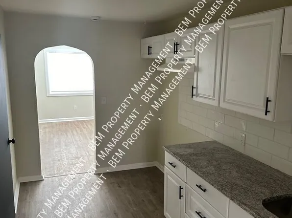 4428 College Ave, Kansas City, MO 64130