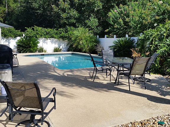 4th image of 301 Monticello Ct