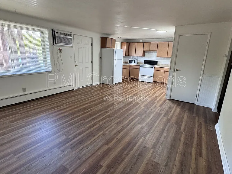 2323 Newton St #4 — Photo 16