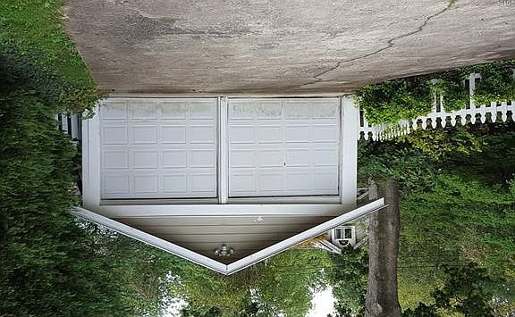 4th image of 520 4th Ave W