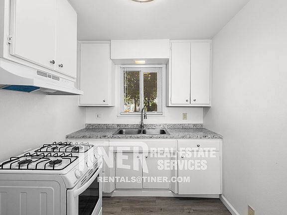 3rd image of 221 Ash St