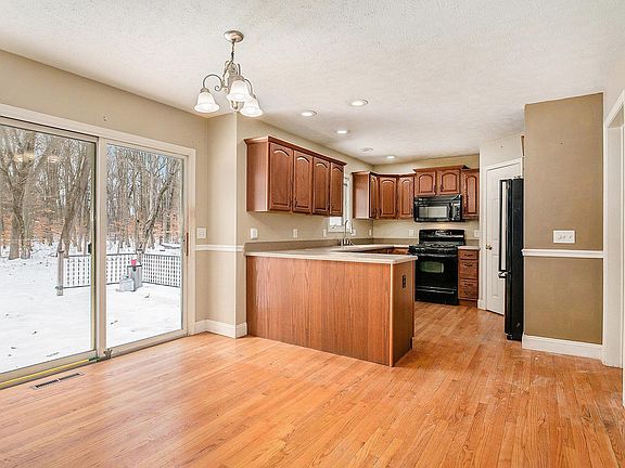 4th image of 50725 Dutton Dr