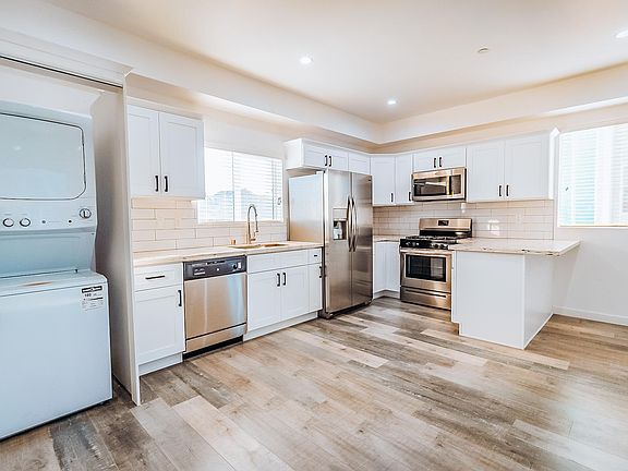 3rd image of 1243 S Catalina St #2