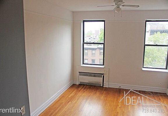 3rd image of 207 Park Pl