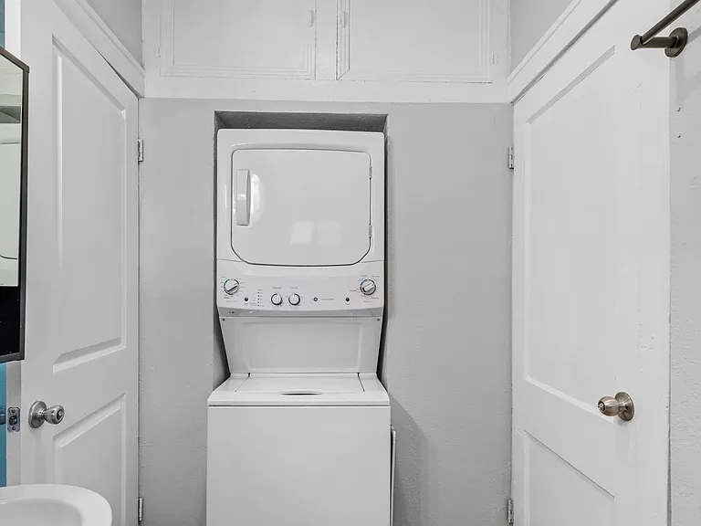 350 Barrett Pl — Photo 9