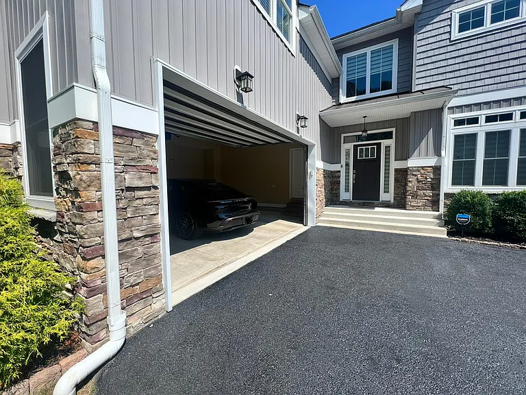 2603 Marsh Rd — Photo 3