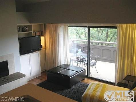 5th image of 3181 Charlevoix Dr SE Unit 306