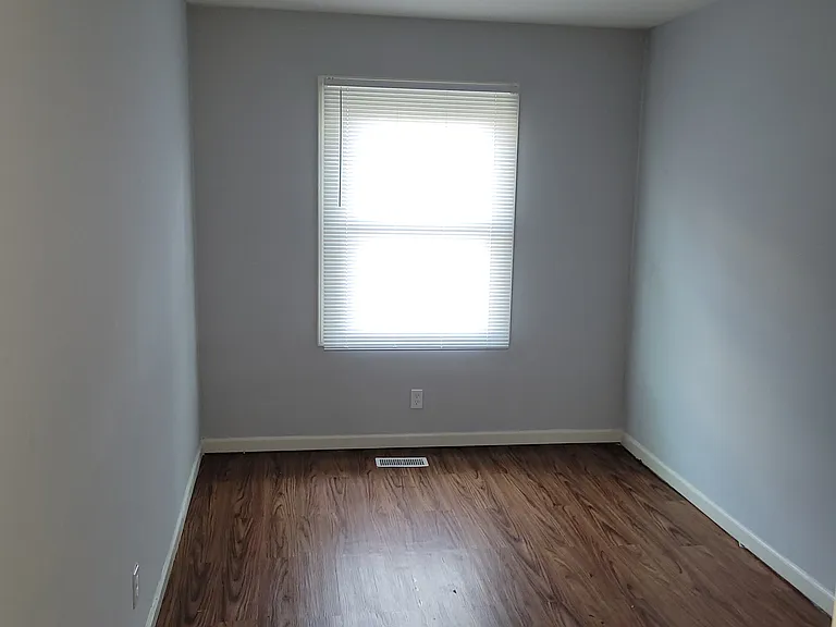 459 Skokie Ln — Photo 10