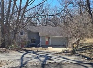 7610 NW Paradise Ln, Kansas City, MO 64152