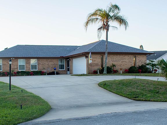 2nd image of 32 Sea Island Dr S