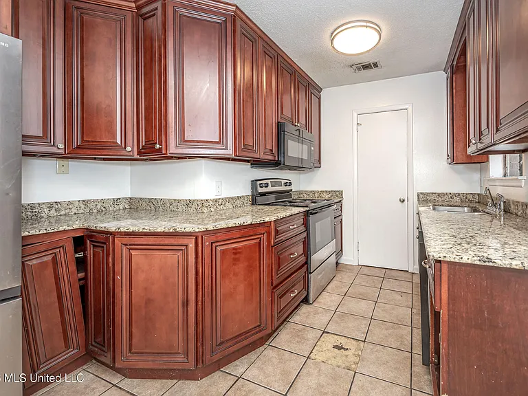 5612 Rose Dr — Photo 10