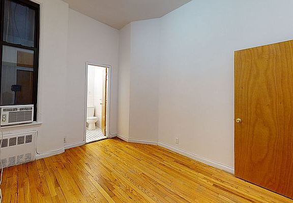 3rd image of 313 E 85th St APT 1B