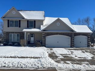 4839 Dove Ct, Bettendorf, IA