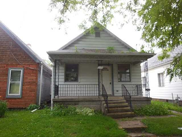 1st image of 2129 Woodford St