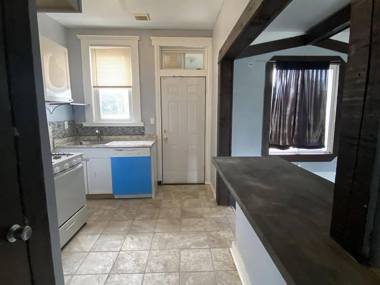 3 bed, 1178 sqft, $1,400 — Photo 2