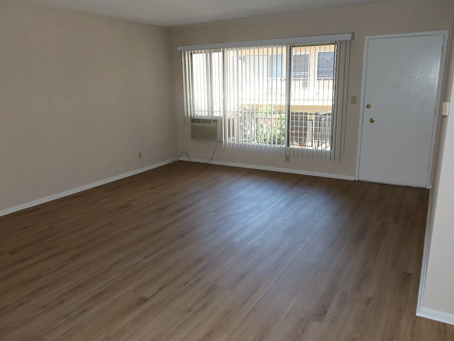 2 bed, 1100 sqft, $2,550 — Photo 3
