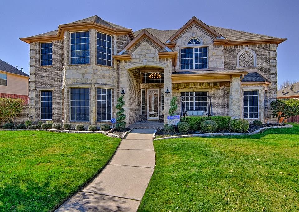 1st image of 703 Montclaire Dr