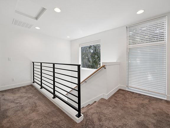 5th image of 5758 SE 17th Ave