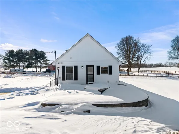 3276 W 400 S, Trafalgar, IN 46181