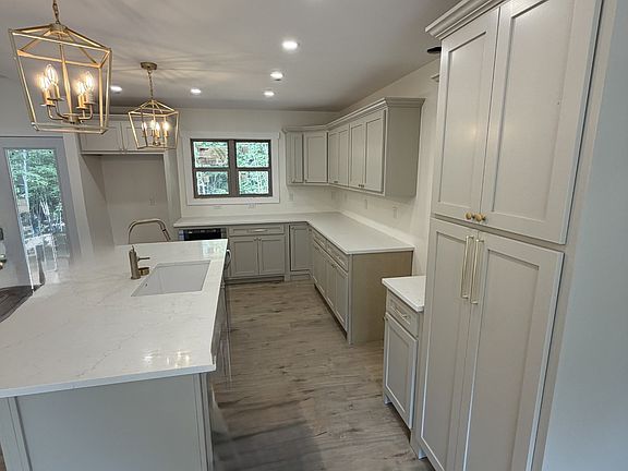 3rd image of 344 Georgee Rd