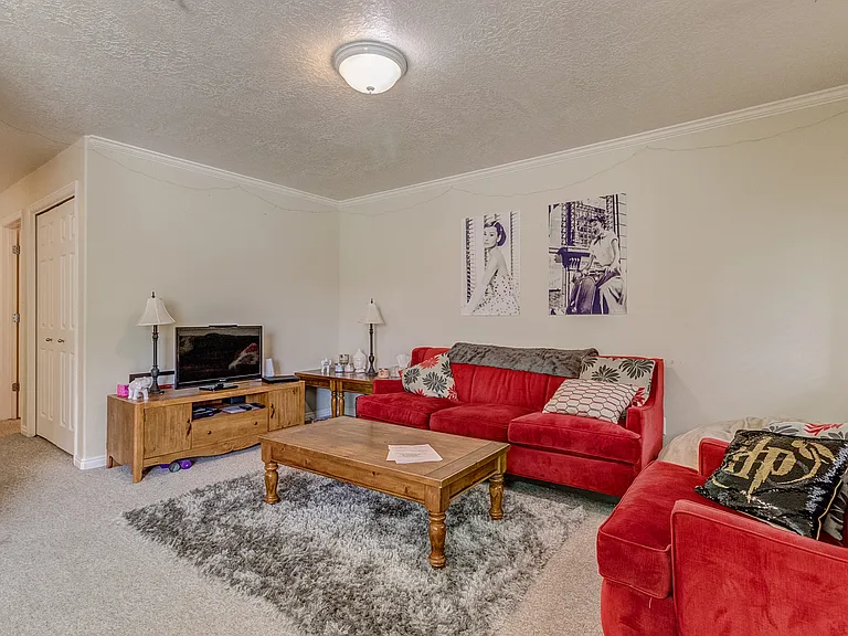 239 E 300 N #301 — Photo 2