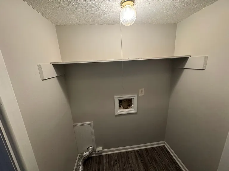 110 Chalet North Ct — Photo 6