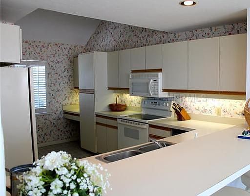 3rd image of 570 Gulf Blvd #11