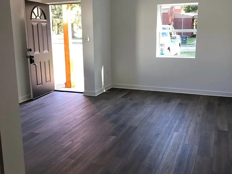 904 S Pine St #1 — Photo 1