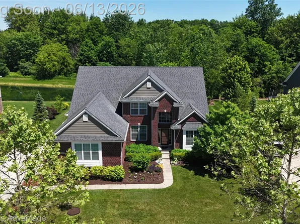 23740 Stoneleigh Dr, South Lyon, MI 48178