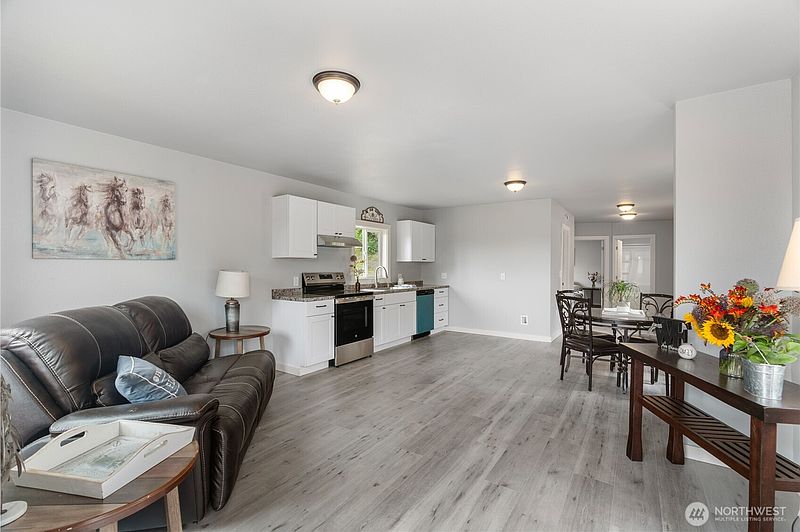 4th image of 2613 Queets Avenue