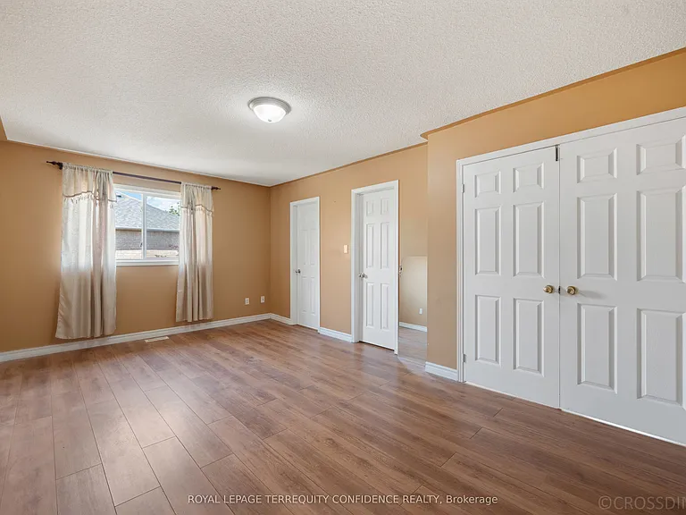 131 Laurelhurst Cres — Photo 16