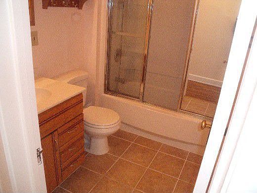 5th image of 1664 Victoria Ave