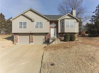 1901 Raintree Dr, Imperial, MO 63052