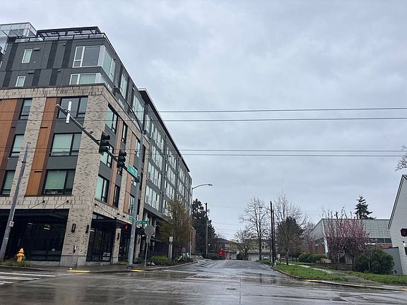 4th image of 425 23rd Ave S APT A110