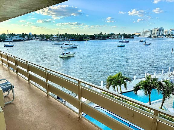 4th image of 9 N Birch Road #403