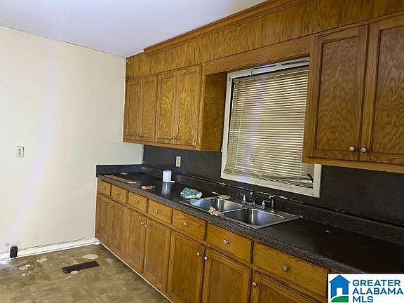 5th image of 927 Woodward Rd