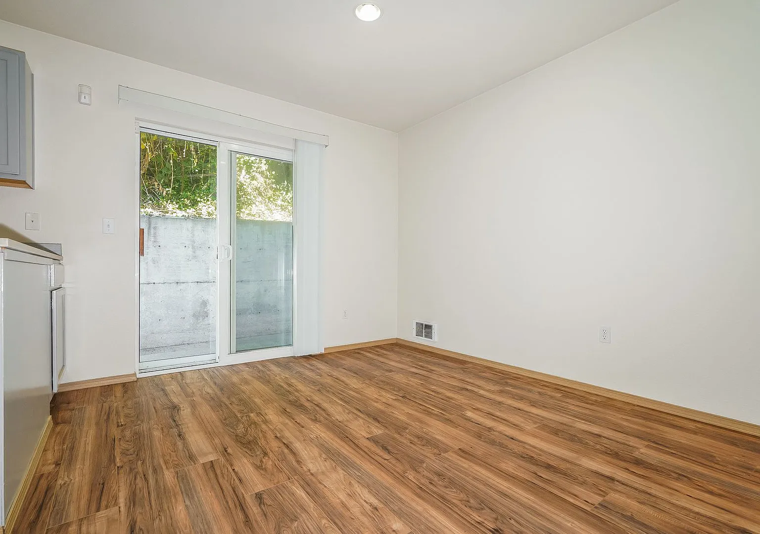 Beautifully Remodeled Seattle Home Near I-5 & Light Rail — Photo 4