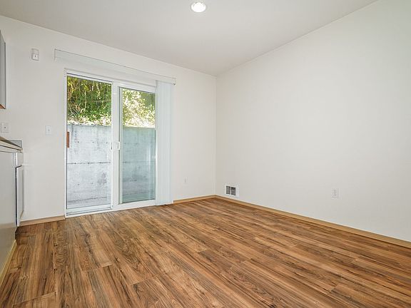 4th image of 3738 S Perry St