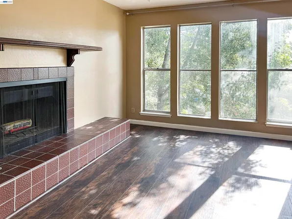 5335 Broadway Ter APT 204, Oakland, CA 94618