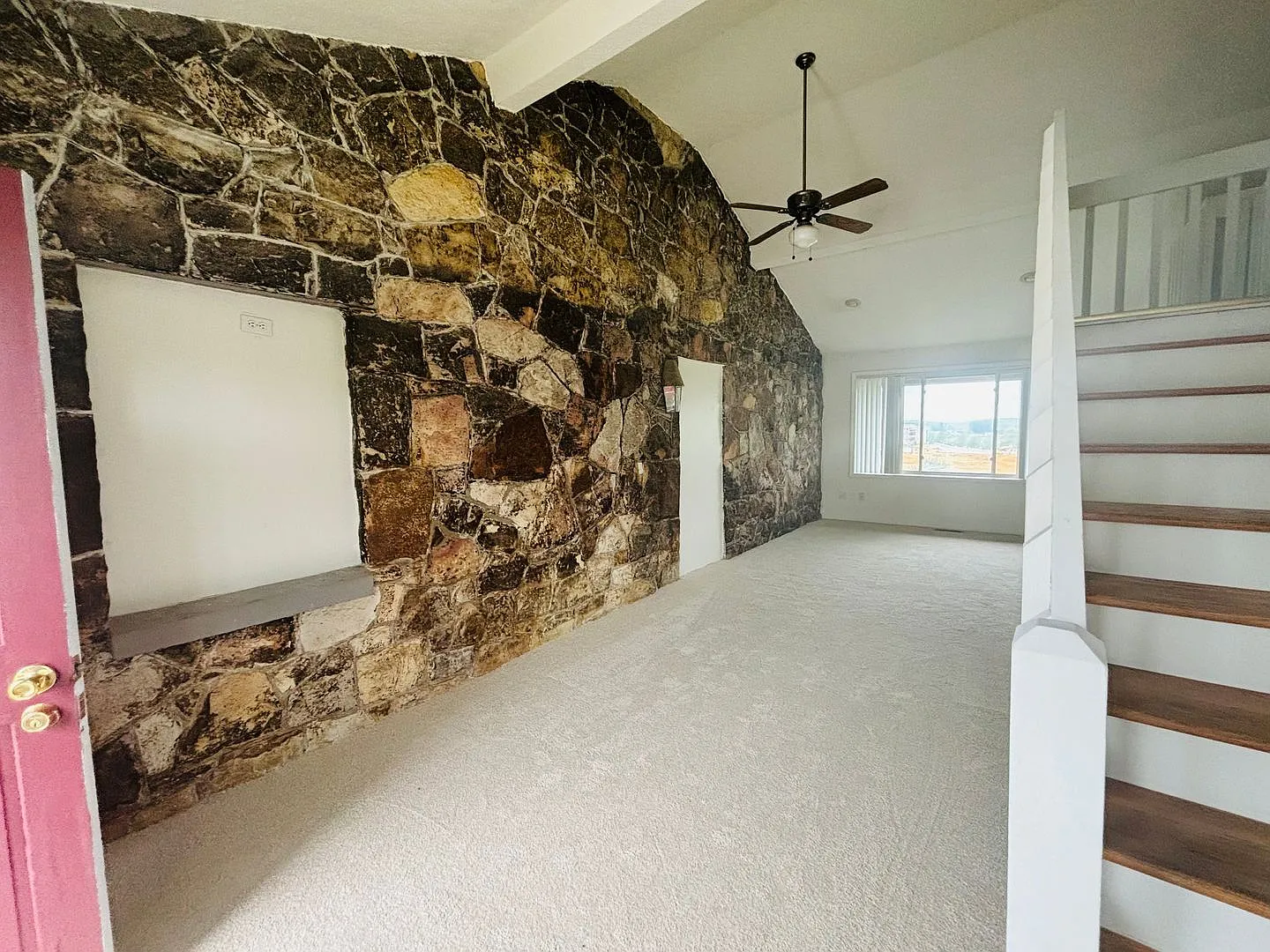 1 Bedroom 1 Bath Duplex — Photo 2