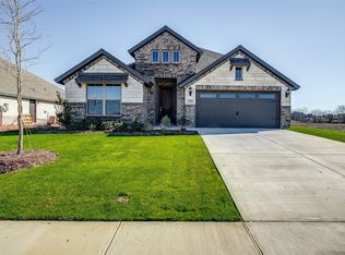 560 Holiday Ave, Waxahachie, TX 75165