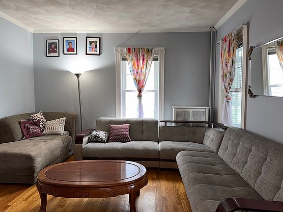4th image of 58 Pleasant St