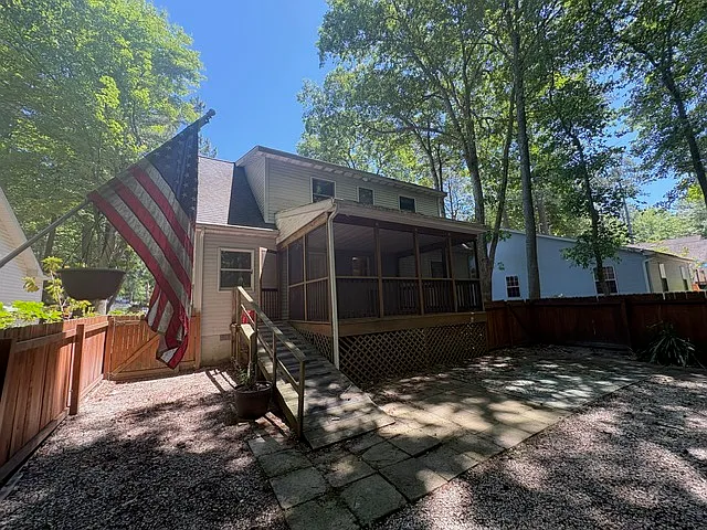 94 Nottingham Ln — Photo 18