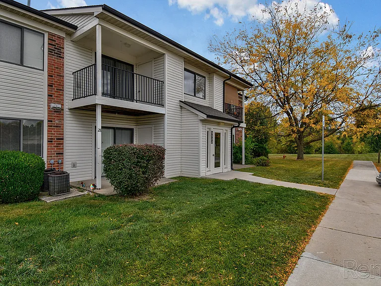Hickory Knoll Apartments — Photo 23