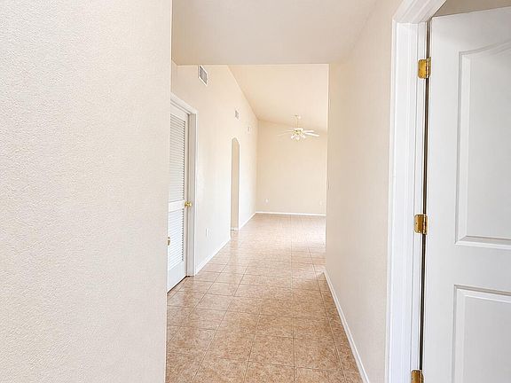 3rd image of 10452 Silvercloud Dr