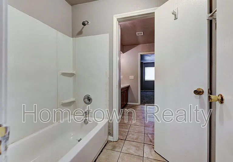 312 NW 118th St — Photo 24