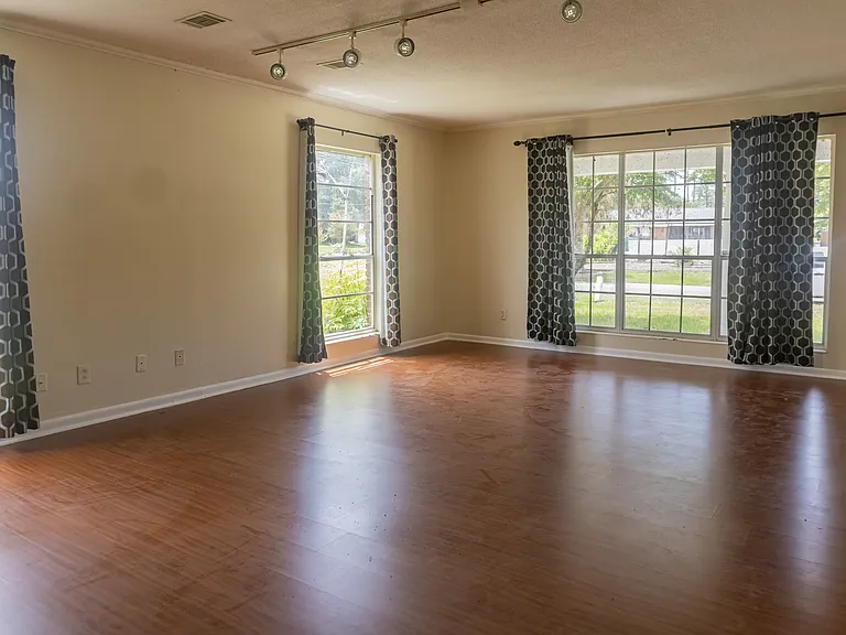 5039 Winchester Dr S — Photo 5